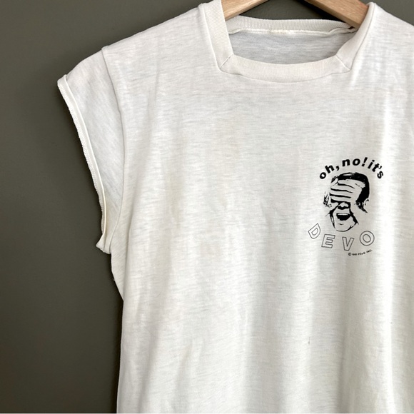 Vintage 1982 singles stitch oh no it’s Devo band tee